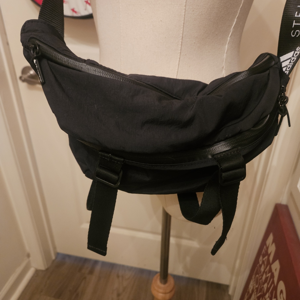 Stella McCartney Black Convertible Crossbody / Backpack Bag - Picture 3 of 8